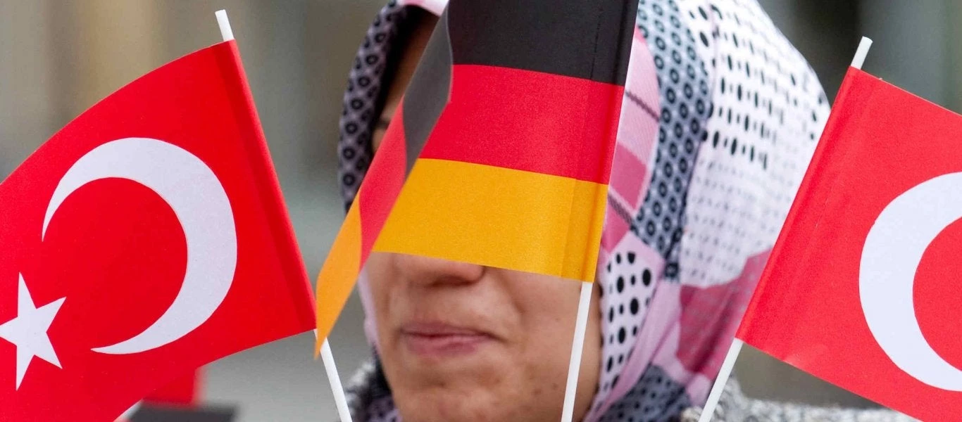 Γερμανικά ΜΜΕ: «Κλονισμένες οι γερμανοτουρκικές σχέσεις ειδικά μετά τον Απρίλιο του 2017»